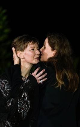 Internationale Filmfestspiele von Cannes, Sandra Hüller The Palme D Or Winners Photo Call at the 76th Edition of the Cannes Film Festival Justine Triet, who just won The Palme D Or Award for Anatomy of a Fall ( Anatomie d une chute ), greets actress Sandra Huller. during the Palme D Or winners photocall at the 76th edition of the Cannes Film Festival, on May 27 2023, in Cannes, France Cannes Palace of Festivals and Congresses of Cannes Cannes France Copyright: xAlexandraxFechetex _ADR3851