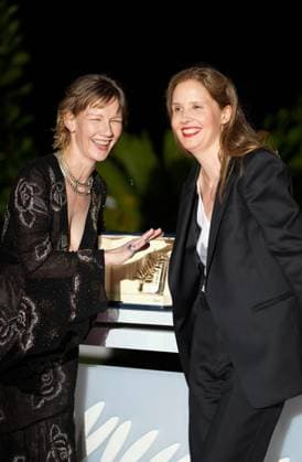 Internationale Filmfestspiele von Cannes, Sandra Hüller The Palme D Or Winners Photo Call at the 76th Edition of the Cannes Film Festival Justine Triet, who just won The Palme D Or Award for Anatomy of a Fall ( Anatomie d une chute ), poses with actress Sandra Huller. during the Palme D Or winners photocall at the 76th edition of the Cannes Film Festival, on May 27 2023, in Cannes, France Cannes Palace of Festivals and Congresses of Cannes Cannes France Copyright: xAlexandraxFechetex _ADR3889