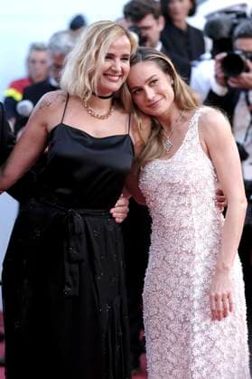 Julia Ducournau und Brie Larson bei der Abschlussveranstaltung mit der Premiere des Animationsfilms Elemental auf dem Festival de Cannes 2023 76. Internationale Filmfestspiele von Cannes im Palais des Festivals. Cannes, 27.05.2023