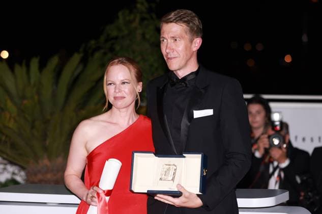(230528) -- CANNES, May 28, 2023 -- Finnish actress and singer Alma Poysti (L) and actor Jussi Vatanen pose with the trophy during a photocall after they received the Jury Prize for the film Kuolleet Lehdet (Fallen Leaves) on behalf of Finnish director Aki Kaurismaki during the closing ceremony of the 76th edition of the Cannes Film Festival in Cannes, southern France, May 27, 2023. ) FRANCE-CANNES-FILM FESTIVAL-AWARDS GaoxJing 