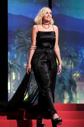 Julia Ducournau bei der Preisverleihung auf dem Festival de Cannes 2023 76. Internationale Filmfestspiele von Cannes am Palais des Festivals. Cannes, 27.05.2023