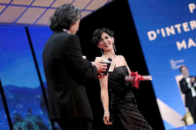 Koji Yakusho und Zar Amir Ebrahimi bei der Preisverleihung auf dem Festival de Cannes 2023 76. Internationale Filmfestspiele von Cannes am Palais des Festivals. Cannes, 27.05.2023
