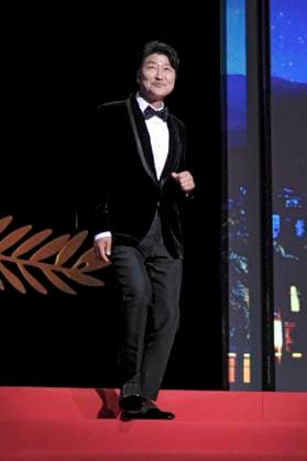 Song Kang-ho bei der Preisverleihung auf dem Festival de Cannes 2023 76. Internationale Filmfestspiele von Cannes am Palais des Festivals. Cannes, 27.05.2023