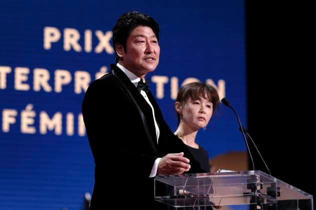 Song Kang-ho bei der Preisverleihung auf dem Festival de Cannes 2023 76. Internationale Filmfestspiele von Cannes am Palais des Festivals. Cannes, 27.05.2023