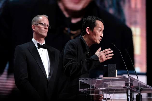 Pete Docter und Tran Anh Hung mit dem Preis für die beste Regie bei La passion de Dodin Bouffant bei der Preisverleihung auf dem Festival de Cannes 2023 76. Internationale Filmfestspiele von Cannes am Palais des Festivals. Cannes, 27.05.2023