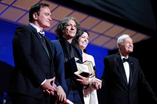 Quentin Tarantino, Jonathan Glazer mit dem Großen Preis der Jury für The Zone of Interest und Roger Corman bei der Preisverleihung auf dem Festival de Cannes 2023 76. Internationale Filmfestspiele von Cannes am Palais des Festivals. Cannes, 27.05.2023
