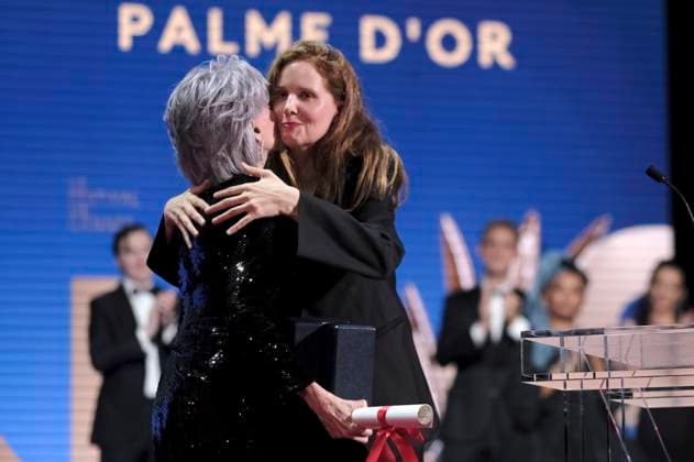 Jane Fonda und Justine Triet bei der Preisverleihung auf dem Festival de Cannes 2023 76. Internationale Filmfestspiele von Cannes am Palais des Festivals. Cannes, 27.05.2023