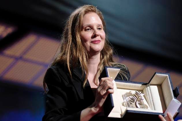 Justine Triet mit der Goldenen Palme für den besten Film Anatomie d™une chute bei der Preisverleihung auf dem Festival de Cannes 2023 76. Internationale Filmfestspiele von Cannes am Palais des Festivals. Cannes, 27.05.2023