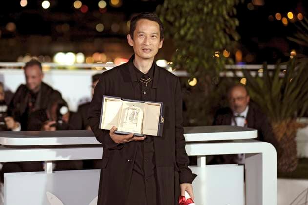Tran Anh Hung mit dem Preis für die beste Regie bei La passion de Dodin Bouffant beim Photocall mit den Preisträgern auf dem Festival de Cannes 2023 76. Internationale Filmfestspiele von Cannes am Palais des Festivals. Cannes, 27.05.2023