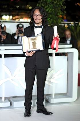 Pham Thien An mit der Goldenen Kamera für Inside the Yellow Cocoon Shell beim Photocall mit den Preisträgern auf dem Festival de Cannes 2023 76. Internationale Filmfestspiele von Cannes am Palais des Festivals. Cannes, 27.05.2023