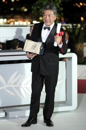 Hirokazu Koreeda mit der Queer Palm für Monster beim Photocall mit den Preisträgern auf dem Festival de Cannes 2023 76. Internationale Filmfestspiele von Cannes am Palais des Festivals. Cannes, 27.05.2023