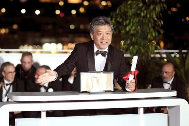 Hirokazu Koreeda mit der Queer Palm für Monster beim Photocall mit den Preisträgern auf dem Festival de Cannes 2023 76. Internationale Filmfestspiele von Cannes am Palais des Festivals. Cannes, 27.05.2023