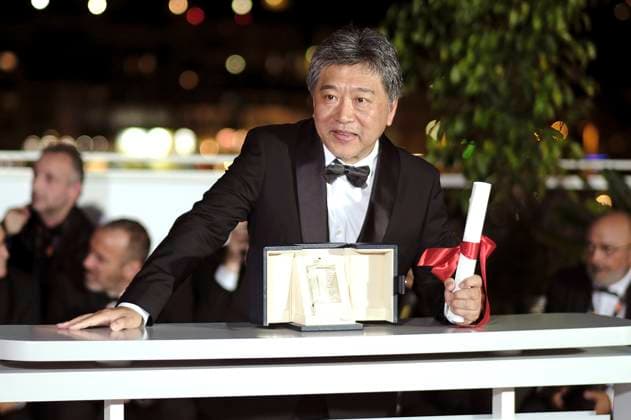 Hirokazu Koreeda mit der Queer Palm für Monster beim Photocall mit den Preisträgern auf dem Festival de Cannes 2023 76. Internationale Filmfestspiele von Cannes am Palais des Festivals. Cannes, 27.05.2023