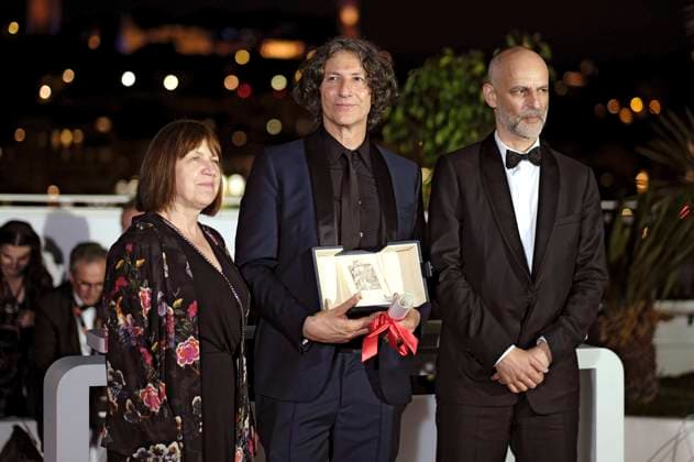 Ewa Puszczynska, Jonathan Glazer mit dem Großen Preis der Jury für The Zone of Interest und James Wilson beim Photocall mit den Preisträgern auf dem Festival de Cannes 2023 76. Internationale Filmfestspiele von Cannes am Palais des Festivals. Cannes, 27.05.2023