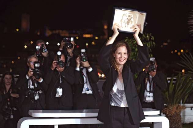 Justine Triet mit der Goldenen Palme für den besten Film Anatomie d™une chute beim Photocall mit den Preisträgern auf dem Festival de Cannes 2023 76. Internationale Filmfestspiele von Cannes am Palais des Festivals. Cannes, 27.05.2023