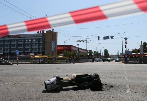 Bilder des Jahres 2023, News 05 Mai News Themen der Woche KW22 News Bilder des Tages Part Of A Missile Landed On A Street During A Russian Missile Strike In Kyiv A part of a missile which landed on a street is seen after a Russian missile strike in Kyiv, Ukraine 29 May 2023, amid Russia s invasion of Ukraine. Second time in a day, Russia fired 11 Iskander-M and Iskander-K ballistic and cruise missiles at Kyiv region, and the Ukraine s air defense forces destroyed all the targets, according Ukrinform reports this with reference to the Telegram channel of the Commander-in-Chief of the Armed Forces of Ukraine. Kyiv Ukraine  Copyright: xSTRx originalFilename: sindeyev-notitle230529_np6mG.jpg