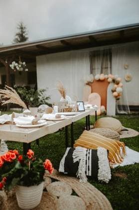 A vertical shot of a Boho style served table in a garden for wedding party *** einer hoch erschossen des einer Boho Stil angerichtet Tisch ÊIn einer Garten für Hochzeit Fest 8144511 RECORD DATE NOT STATED