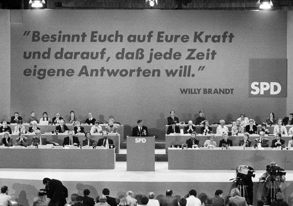 Deutschland, Bonn, 16.11.1992 Archiv.: 37-46-30 SPD-Sonderparteitag Foto: Uebersicht Parteitag SPD-Sonderparteitag *** Germany, Bonn, 16 11 1992 archive 37 46 30 SPD special party congress photo overview party congress SPD special party congress