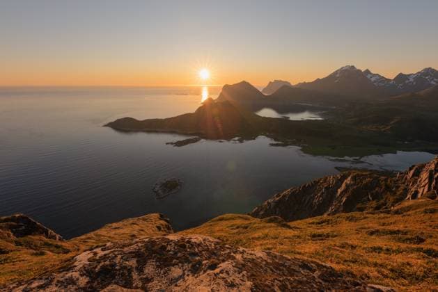 Creative Highlights World Midnight sun from Offersøykammen, Lofoten Islands, Norway Offersøy, Nordland, Norway R_XCPU221208-1082000-01