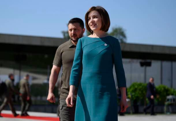 June 1, 2023, Bulboaca, Anenii Noi District, Moldova: Ukrainian President Volodymyr Zelenskyy, left, is escorted by Moldova President Maia Sandu during an arrival ceremony for the Summit of the European Political Community at Mimi Castle, June 1, 2023 in Bulboaca, Moldova. Bulboaca Moldova - ZUMAp138 20230601_zaa_p138_006 Copyright: xPoolx UkrainianxPresidentiax