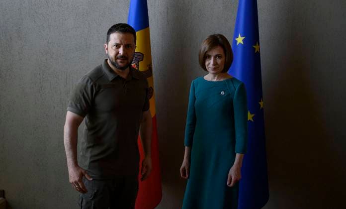 June 1, 2023, Bulboaca, Anenii Noi District, Moldova: Ukrainian President Volodymyr Zelenskyy, left, stands with Moldova President Maia Sandu during an arrival ceremony for the Summit of the European Political Community at Mimi Castle, June 1, 2023 in Bulboaca, Moldova. Bulboaca Moldova - ZUMAp138 20230601_zaa_p138_012 Copyright: xPoolx UkrainianxPresidentiax