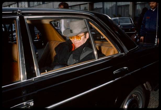 Elton JOHN . European Express Tour 1984 23. Mai 1984, Stadthalle, Wien Sir Elton Hercules John, CH, CBE (* 25. März 1947 als Reginald Kenneth Dwight‰ in Pinner, Harrow Urban District) ist ein britischer Sänger, Komponist, Pianist und zweifacher Oscar-Preisträger. Mit 300 Millionen verkauften Tonträgern zählt er zu den fünf Interpreten mit den meisten verkauften Tonträgern weltweit. Wien Austria *** Elton JOHN European Express Tour 1984 23 May 1984, Stadthalle, Vienna Sir Elton Hercules John, CH, CBE 25 March 1947 as Reginald Kenneth Dwight‰ in Pinner, Harrow Urban District is a British singer, composer, pianist and two-time Academy Award winner With 300 million records sold, he is one of the five performers with the most recor Z101000090_260523_04jpeg