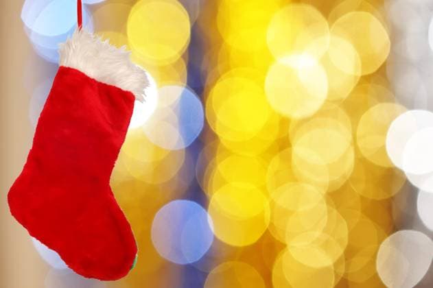 Christmas stocking against defocused background with shallow depth of field and copyspace Copyright: xNikolaixOkhitinx xDesignxPicsx , 31455391 Copyright: NikolaixOkhitinx xDesignxPics 31455391 !ACHTUNG AUFNAHMEDATUM GESCHÄTZT! RECORD DATE NOT STATED