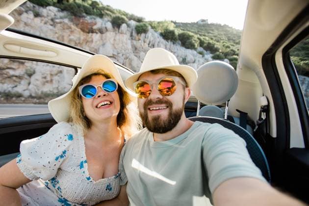 Romantic couple making selfie on smartphone camera in rental cabrio car on ocean or sea beach enjoying summer vacation together and taking picture on cellular resting near sea on weekends Romantic couple making selfie on smartphone camera in rental cabrio car on ocean or sea beach, enjoying summer vacation together and taking picture cellular resting near sea on weekends ,model released, Symbolfoto Copyright: xZoonar.com TatianaxChekryzhovax 20043506 ,model released, Symbolfoto ,property released