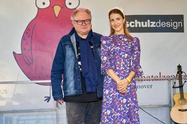 Entertainment Themen der Woche KW22 Entertainment Bilder des Tages Heinz-Rudolf Kunze und Erbprinzessin von Hannover beim Henrike tanzt Charity Open Air zugunsten der Henrike Geburtsklinik am Krankenhaus Diakovere Henriettenstift Kirchrode. Hannover, 01.06.2023 *** Heinz Rudolf Kunze and Hereditary Princess of Hanover at the Henrike dances Charity Open Air in favor of the Henrike maternity clinic at the hospital Diakovere Henriettenstift Kirchrode Hanover, 01 06 2023 Foto:xU.xStammx xFuturexImage