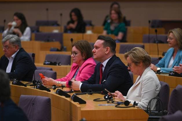 European Parliament Honors Polish WWII Hero Pilecki With Room Dedication BRUSSELS, BELGIUM - MAY 31, 2023: Members of the ECR - European Conservatives and Reformists Political group, are seen during A Tribute To Witold Pilecki conference inside the ECR Group meeting room in the European Parliament after World War II Polish hero Witold Pilecki, in Brussels, Belgium, on May 31, 2023. Pilecki, a Polish underground officer, voluntarily imprisoned himself at Auschwitz during World War II to gather intelligence and organize resistance. He is considered one of Poland s greatest wartime heroes and fought against both Nazi and Soviet-backed communist regimes. Pilecki s actions, including escaping Auschwitz and providing crucial information, con  Copyright: xArturxWidakx originalFilename: widak-european230531_npy1R.jpg