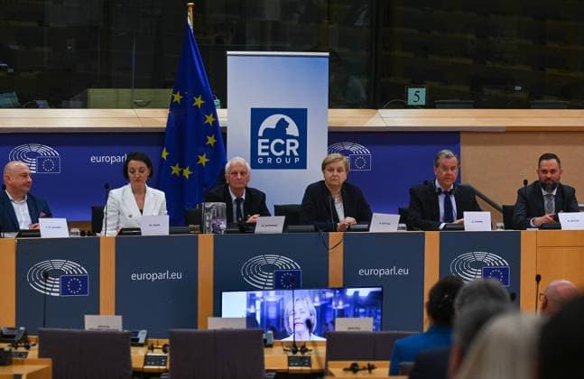 European Parliament Honors Polish WWII Hero Pilecki With Room Dedication BRUSSELS, BELGIUM - MAY 31, 2023: Members of the ECR - European Conservatives and Reformists Political group, are seen during A Tribute To Witold Pilecki conference inside the ECR Group meeting room in the European Parliament after World War II Polish hero Witold Pilecki, in Brussels, Belgium, on May 31, 2023. Pilecki, a Polish underground officer, voluntarily imprisoned himself at Auschwitz during World War II to gather intelligence and organize resistance. He is considered one of Poland s greatest wartime heroes and fought against both Nazi and Soviet-backed communist regimes. Pilecki s actions, including escaping Auschwitz and providing crucial information, con  Copyright: xArturxWidakx originalFilename: widak-european230531_npPQL.jpg