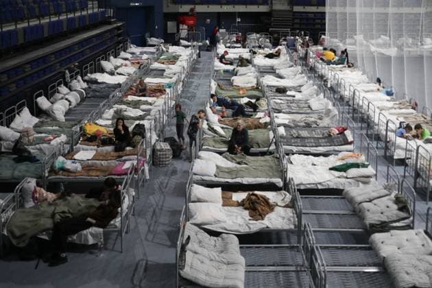 News Themen der Woche KW22 News Bilder des Tages June 2.2023. Russia. Belgorod. Residents of the settlement of Shebekino at the temporary accommodation point in the Belgorod Arena. Six temporary accommodation points (PVR), which can accommodate more than 3 thousand people, have been prepared in Belgorod for residents of the Shebekinsky urban district, which suffered from shelling by the Armed Forces of Ukraine (AFU). TsitsagixNikita