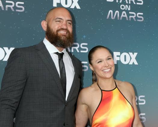 June 1, 2023, Los Angeles, CA, USA: LOS ANGELES - JUN 1: Travis Browne, Ronda Rousey at the FOX s Stars on Mars VIP Red Carpet Press Preview at the Scum & Villainy Cantina on June 1, 2023 in Los Angeles, CA Los Angeles USA - ZUMAb170 20230601_zap_b170_024 Copyright: xKayxBlakex