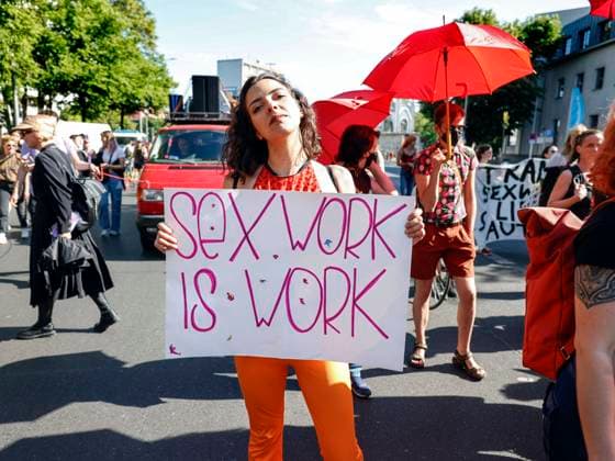 Demo Sexarbeiterinnen Berlin, 03.06.2023 - Sexarbeiterinnen demonstrieren gegen das Prostituiertenschutzgesetz am Internationalen Hurentag. Sie fordern ein Ende der Registrierungspflicht und einen besseren Schutz durch die Polizei vor Uebergriffen. Berlin Berlin Deutschland *** Demo sex workers Berlin, 03 06 2023 Sex workers demonstrate against the Prostitute Protection Act on International Whore Day They demand an end to compulsory registration and better protection by the police against assaults Berlin Berlin Germany