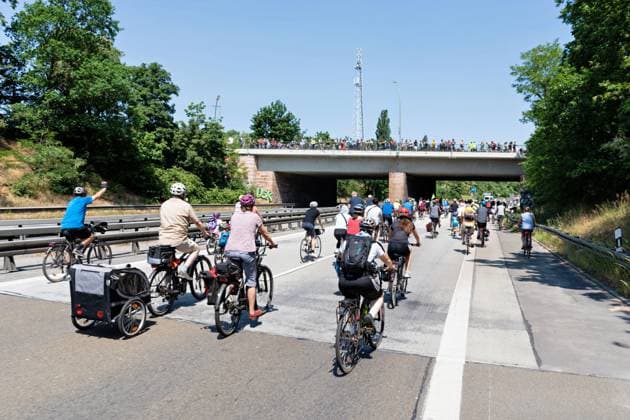 News Themen der Woche KW22 News Bilder des Tages 04.06.2023,Berlin,Deutschland,Sternfahrt des ADFC ( Allgemeiner Deutscher Fahrrad-Club e. V.),tausende von Radfahrer nehmen teil.A115 Avus *** 04 06 2023,Berlin,Germany,Sternfahrt of the ADFC Allgemeiner Deutscher Fahrrad Club e V ,thousands of cyclists take part A115 Avus