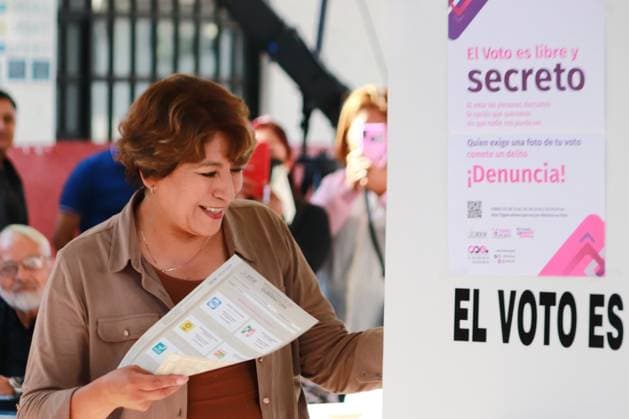June 04, 2023 in Texcoco, State of Mexico, Mexico: The candidate for the Governor of the State of Mexico for the MORENA party (National Regeneration Movement); Delfina Gomez, casts her vote at the ballot box in the Municipality of Texcoco. June 04, 2023 in Texcoco, Mexico. Texcoco Mexico - ZUMAe321 20230604_zia_e321_173 Copyright: xCarlosxSantiagox