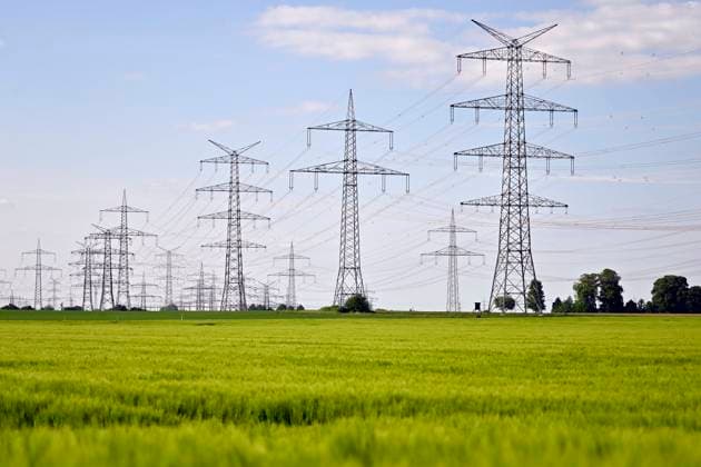 RECORD DATE NOT STATED Strommasten auf einem Feld bei Frechen. Die Bundesrepublik Deutschland ist seit Kurzem auf Stromlieferungen aus dem Ausland angewiesen, vor allem aus Frankreich. (Themenbild, Symbolbild) Frechen 04.06.2023 NRW Deutschland *** Electricity pylons on a field near Frechen The Federal Republic of Germany has recently become dependent on electricity supplies from abroad, especially from France Topic image, symbol image Frechen 04 06 2023 NRW Germany Copyright: xDwixAnoraganingrumx