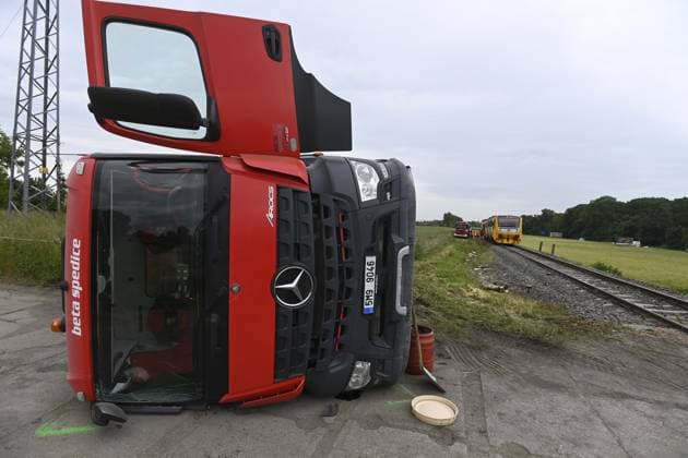 News Themen der Woche KW23 News Bilder des Tages Ten people injured after collision of train and car near Holesov, south Moravia, Czech Republic, June 5, 2023, engine driver suffered serious injuries (CTKxPhoto DaliborxGluck) CTKPhotoP2023060502530  CTKPhotoP2023060502530