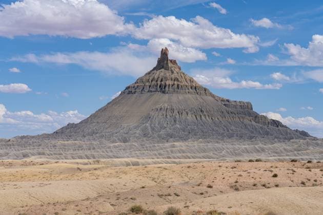 Creative Highlights World North view of Factory Butte and its surrounding badlands in the Caineville Desert near Hanksville, Utah. Caineville Factory Butte Recreation Area Utah United States Copyright: xJonxG.xFullerx xVWPicsx 2554-JGF-landscapes-Factory Butte-US-UT