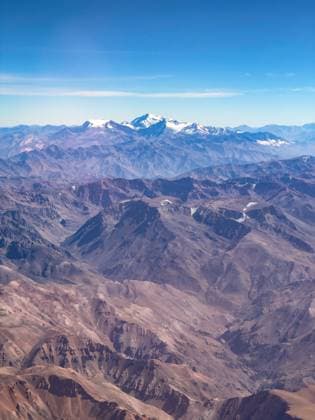 Creative Highlights World The snow-capped Andes mountains in Argentina as seen from a commercial airliner. Andes Mountains Argentina Copyright: xJonxG.xFullerx xVWPicsx 4142-JGF-aerial landscape-Andes-AR