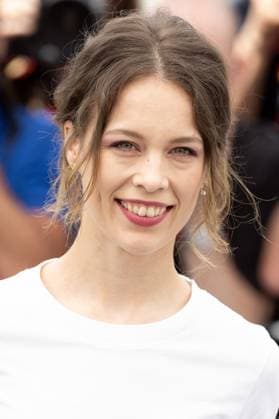 Cannes - Un Certain Regard Photocall Paula Beer attends the photocall for the Un Certain Regard jury at the 76th annual Cannes film festival at Palais des Festivals on May 17, 2023 in Cannes, France. Photo by David Niviere ABACAPRESS.COM CANNES France Copyright: xNivierexDavid ABACAPRESS.COMx 853245_059 NivierexDavid ABACAPRESS.COMx 853245_059