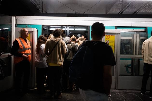 Incident In The Paris Metro Again this morning, line 13 of the Paris metro showed very long waiting times, following an incident at Saint Denis station . Paris, France on May 30, 2023. Line 13 is known for being the longest in the network with its 24.3 km and for its record attendance and its more than tight routes at rush hour. Line 13 of the Paris metro is 5th in the world s most crowded transit lines, with nearly 600,000 passengers every day. Photo by Pierrick Villette ABACAPRESS.COM Paris France  Copyright: xVillettexPierrick ABACAx 855255_006 VillettexPierrick ABACAx 855255_006