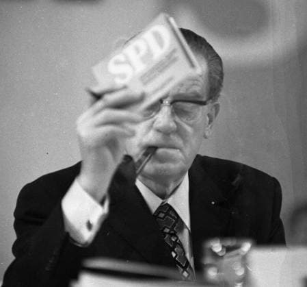 Persönlichkeiten aus 1965-71 DEU, Deutschland, Dortmund: Persönlichkeiten aus der Politik, Wirtschaft und Kultur aus den Jahren 1965-71. Herbert Wehner ( SPD) Minister gest. 1990 DEU, Germany, Dortmund: Personalities from politics, business and culture from the years 1965-71. NRW *** Personalities from 1965 71 DEU, Germany, Dortmund Personalities from politics, business and culture from the years 1965 71 Herbert Wehner SPD Minister gest 1990 DEU, Germany, Dortmund Personalities from politics, business and culture from the years 1965 71 NRW
