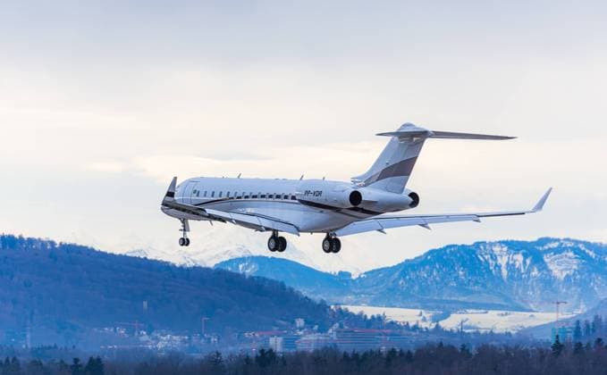 Ein Bombardier Global Express BD-700-1A10 von Varig befindet sich im Landeanflug auf den Flughafen Zürich. Möglicherweise bringt der Privatjet Gäste für das World Economic Forum, welches in Davoss statt findet. Registration PP-VDR. (Zürich, Schweiz, 16.01.2023) Flugzeuge