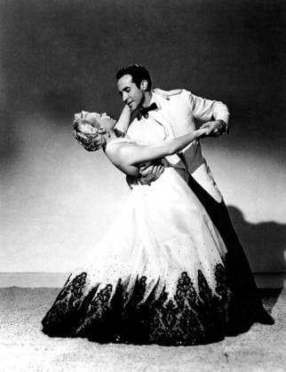 LATIN LOVERS, from left, Lana Turner (in a gown by Helen Rose), Ricardo Montalban, 1953MBDLALO EC030 PUBLICATIONXNOTxINxCANxCHNxFRAxITAxJPNxNORxPOLxRUSxESPxUKxUSA Copyright: xx MBDLALO EC030