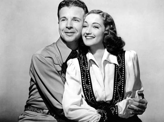 RIDING HIGH, from left, Dick Powell, Dorothy Lamour, 1943MBDRIHI EC060 PUBLICATIONXNOTxINxCANxCHNxFRAxITAxJPNxNORxPOLxRUSxESPxUKxUSA Copyright: xx MBDRIHI EC060