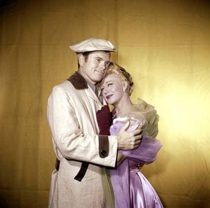 THE FIRST TRAVELING SALESLADY, from left, Barry Nelson, Ginger Rogers, 1956. ph: Don Ornitz TV Guide courtesy Everett CollectionM2DFITR EC002 PUBLICATIONXNOTxINxCANxCHNxFRAxITAxJPNxNORxPOLxRUSxESPxUKxUSA Copyright: xx M2DFITR EC002