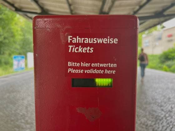 Fahrscheinentwerter auf dem Bahnhof Copyright: xmix1x