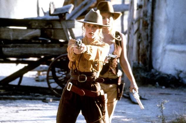 BAD GIRLS, from left, Mary Stuart Masterson, Drew Barrymore, 1994. TM & Copyright ?20th Century Fox Film Corp. courtesy Everett CollectionMSDBAGI FE033 PUBLICATIONXNOTxINxCANxCHNxFRAxITAxJPNxNORxPOLxRUSxESPxUKxUSA Copyright: xx MSDBAGI FE033