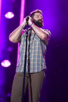 08 June 2023 - Nashville, Tennessee - Jordan Davis. 2023 CMA Music Fest Nightly Concert held at Nissan Stadium. Photo Credit: Dara-Michelle Farr AdMedia 293217 2023-06-08 Tennessee Nashville Etats-Unis  Copyright: xAdMediax STAR_293217_020